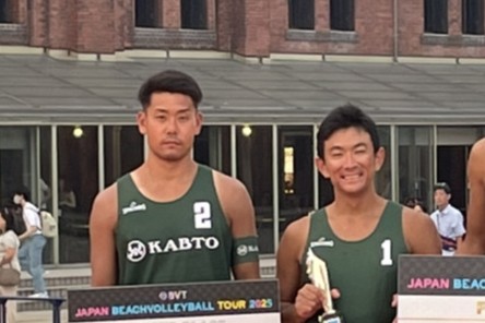 ジャパンビーチバレーボールツアー2025 第5戦グランドスラム横浜赤レンガ倉庫大会でアスリート社員池田隼平・高橋巧ペアが準優勝。<br>～KABTO beach volleyball project～